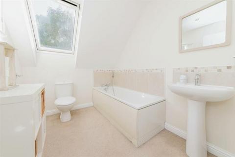 3 Sandringham Close, Borehamwood, WD6 2FY
