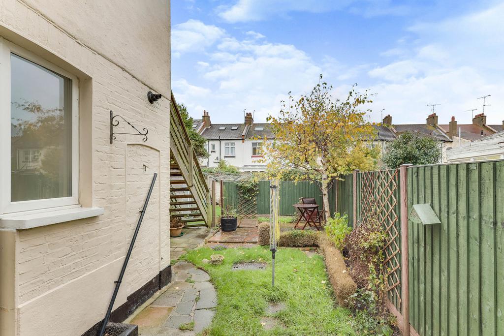 Hildaville Drive, Westcliffonsea, SS0 1 bed flat £1,000 pcm (£231 pw)