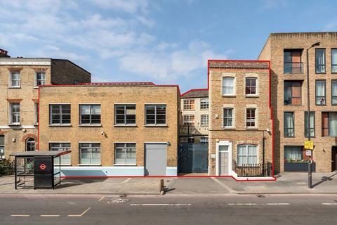 Warehouse to rent, Phoenix Yard, 65 & 69 Kings Cross Road, London