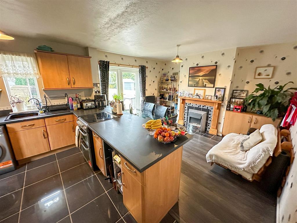 Ashburton Road, Newton Abbot TQ12 3 bed semidetached house for sale £250,000
