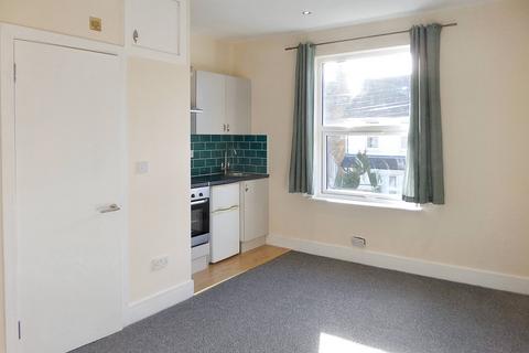 Studio to rent, Arundel Road, Croydon CR0