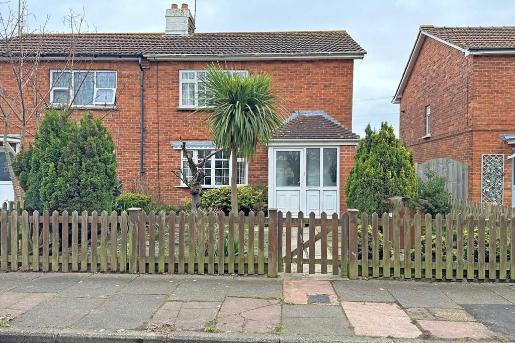 Baillie Avenue, Eastbourne, BN22 8NY 3 bed semidetached house £310,000