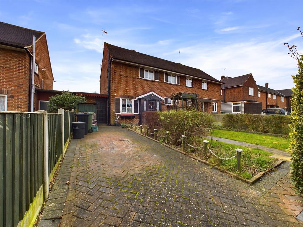 Powell Road, Laindon, Essex, SS15 3 bed semidetached house for sale