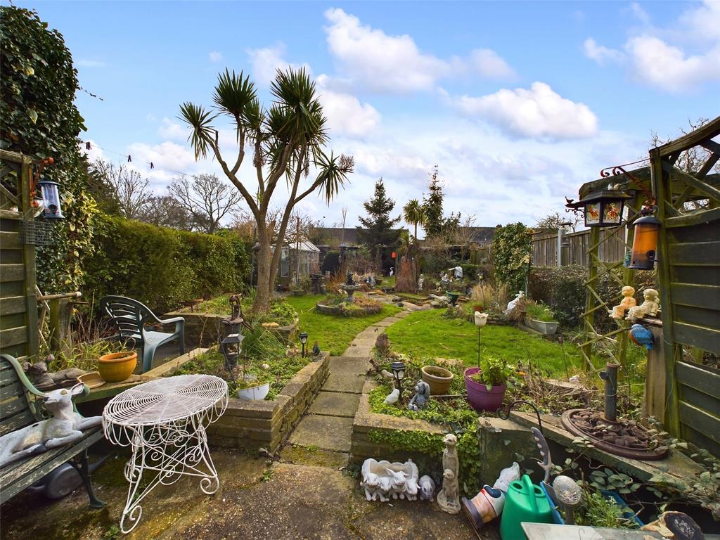 Powell Road, Laindon, Essex, SS15 3 bed semidetached house for sale