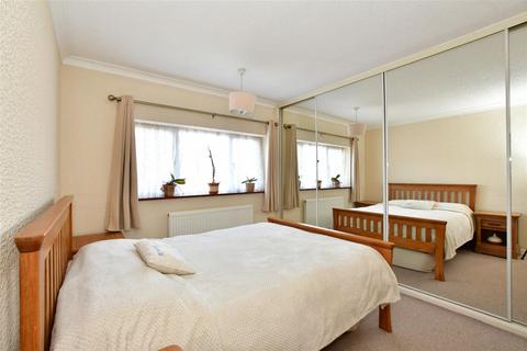 13 Burwood Gardens, Rainham, RM13 8JS