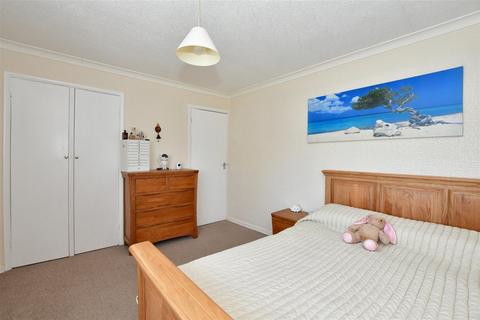 13 Burwood Gardens, Rainham, RM13 8JS