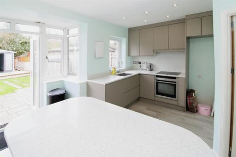 12 Burnside, Rugby, CV22 6AX