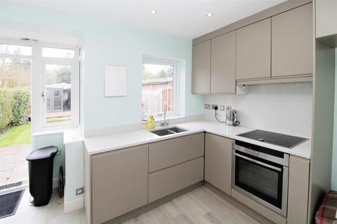 12 Burnside, Rugby, CV22 6AX