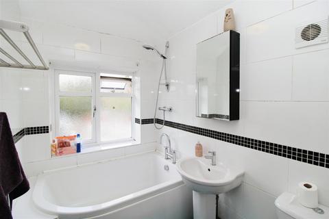 12 Burnside, Rugby, CV22 6AX