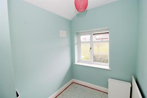 12 Burnside, Rugby, CV22 6AX