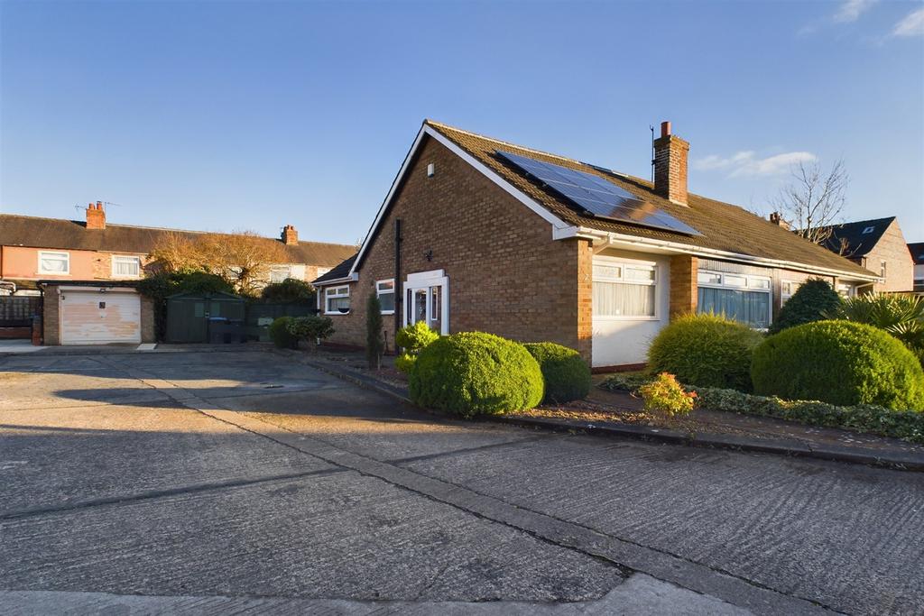 Dorset Close, Linthorpe, Middlesbrough, TS5 2 bed semidetached