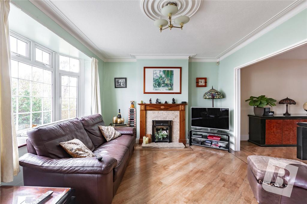 Sunnyside Gardens, Upminster, RM14 4 bed semidetached house £700,000