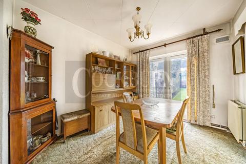 18 Bromhedge, London, SE9 3DZ