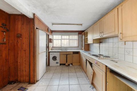 16 Celandine Close, London, E14 7AY