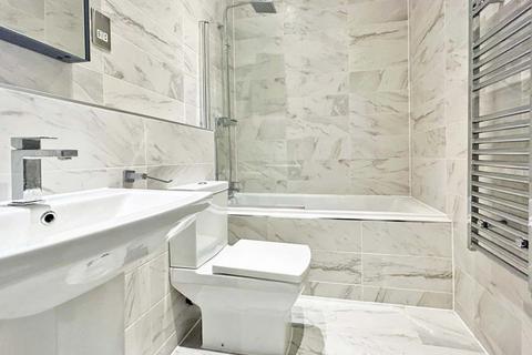 2 bedroom flat to rent, Cardigan Road, Headingley, Leeds, LS6