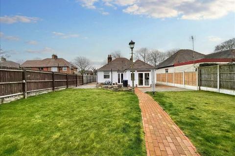 2 bedroom bungalow for sale, Kirkby Folly Road, Kirkby-in-Ashfield, Nottinghamshire, NG17 5HN