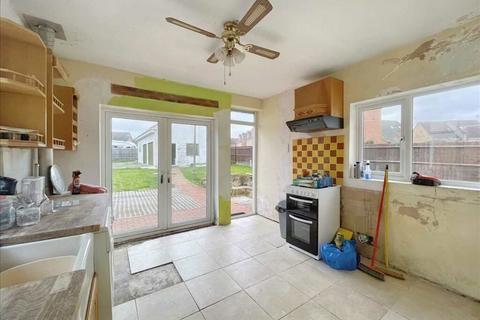 2 bedroom bungalow for sale, Kirkby Folly Road, Kirkby-in-Ashfield, Nottinghamshire, NG17 5HN