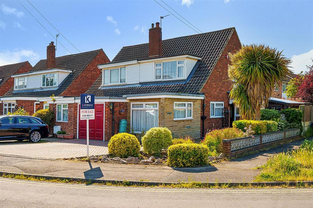 Larkspur Way, Epsom, KT19 3 bed semidetached house for sale £500,000