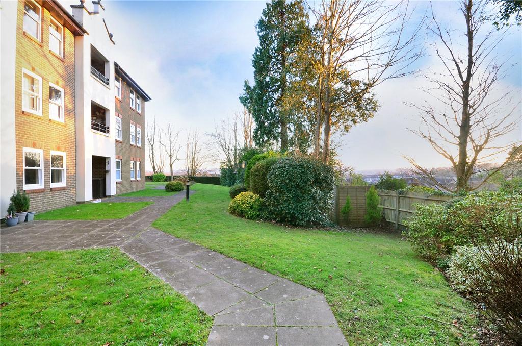 Fairfield Road, East Grinstead, West Sussex, RH19 2 bed apartment for