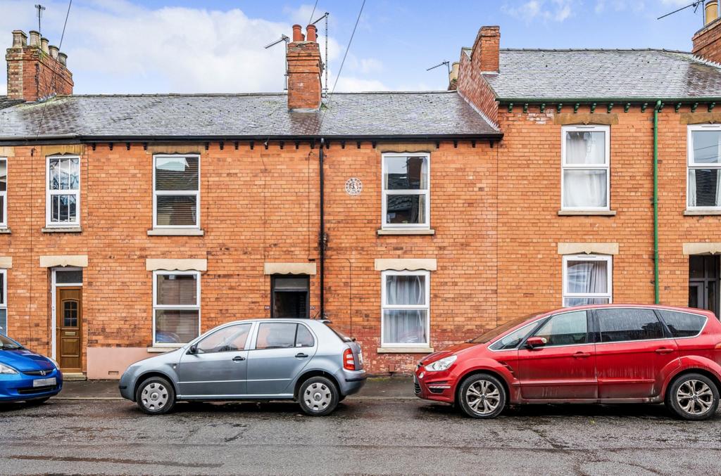 Dudley Road, Grantham, Lincolnshire, NG31 3 bed terraced house for sale £210,000