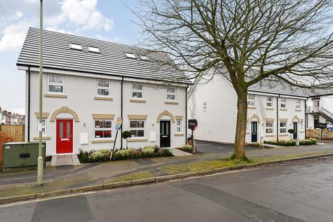 3 bedroom semi-detached house for sale, Osborne Road, Farnborough, GU14