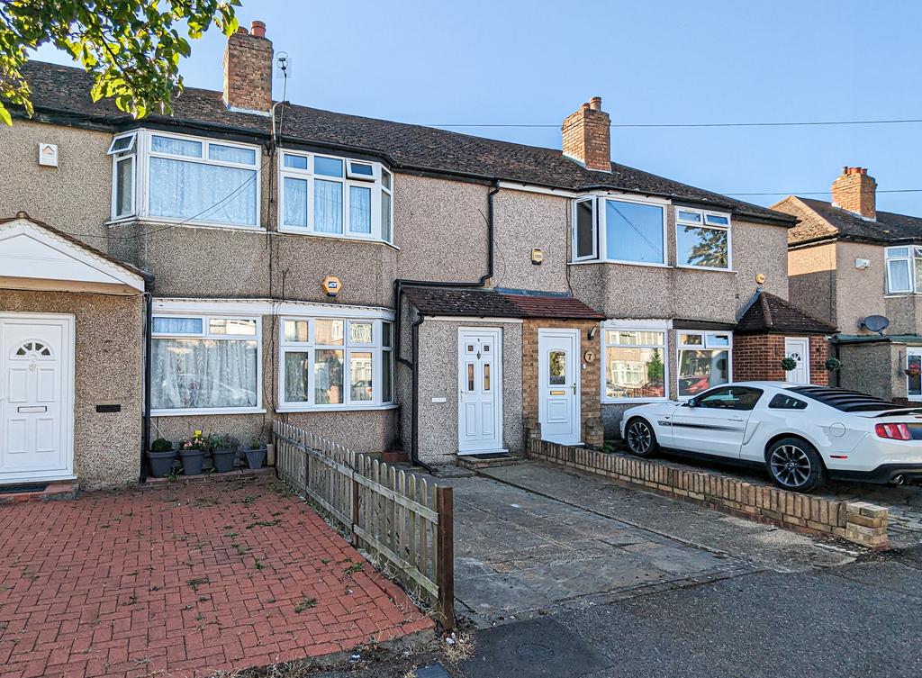Fairholme Crescent, Hayes UB4 2 bed terraced house to rent £1,850 pcm