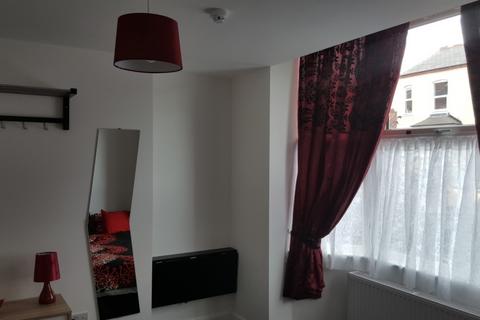 1 bedroom in a house share to rent, South Road, Birmingham