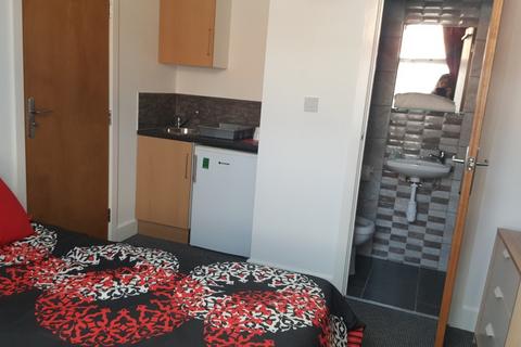 1 bedroom in a house share to rent, South Road, Birmingham