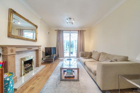 8 Brook Drive, Ruislip, HA4 8AG