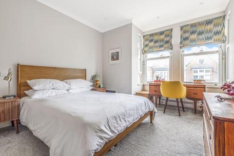 2 bedroom flat for sale, Fassett Road, Kingston Upon Thames