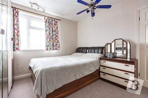 112 Warren Drive, Hornchurch, RM12 4QX