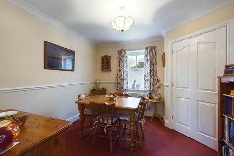 16 Dancers Hill, Abbeymead, Gloucester, GL4 5TY