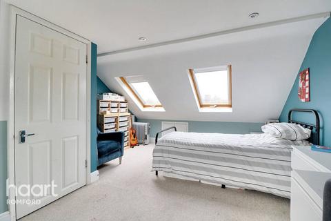 50 Barton Avenue, Romford, RM7 0ND
