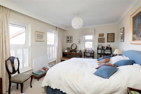 5 Rectory Orchard, London, SW19 5AS