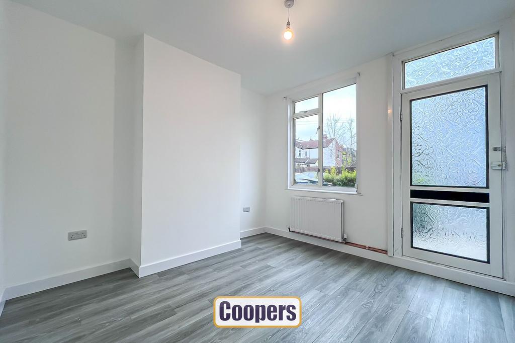 St. Agathas Road, Stoke, CV2 2 bed terraced house to rent £950 pcm (£219 pw)