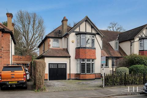 7 Crossways, Romford, RM2 6AA