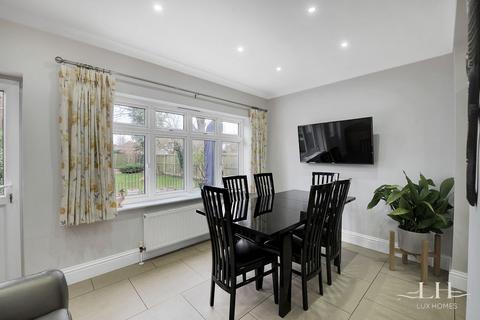 7 Crossways, Romford, RM2 6AA