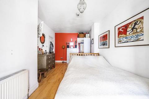 2 bedroom flat for sale, Allison Road, Acton