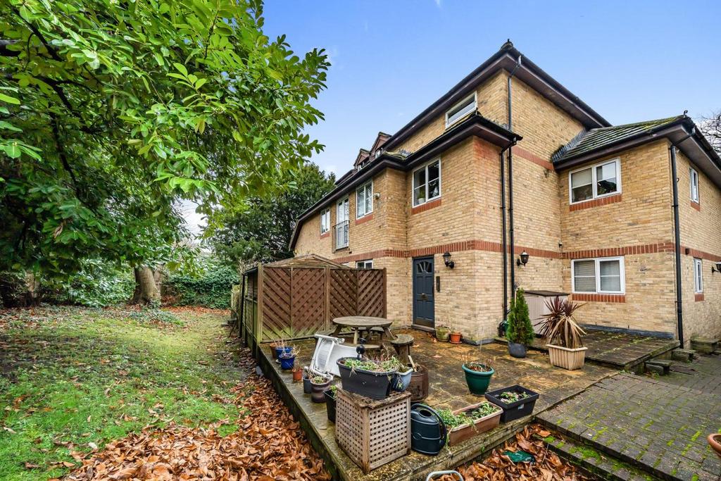 Stevens Close, Beckenham 2 bed flat for sale £350,000