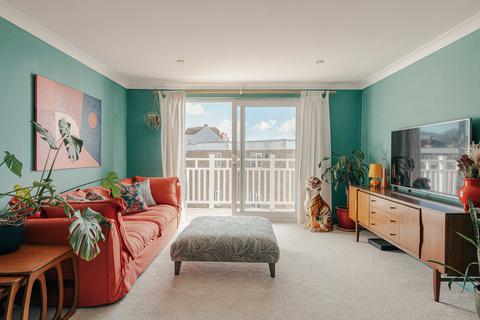 2 bedroom flat for sale, Palmeira Avenue, Westcliff-on-sea, SS0