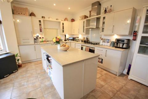 2 bedroom apartment for sale, Cavendish Road, Dean Park, Bournemouth