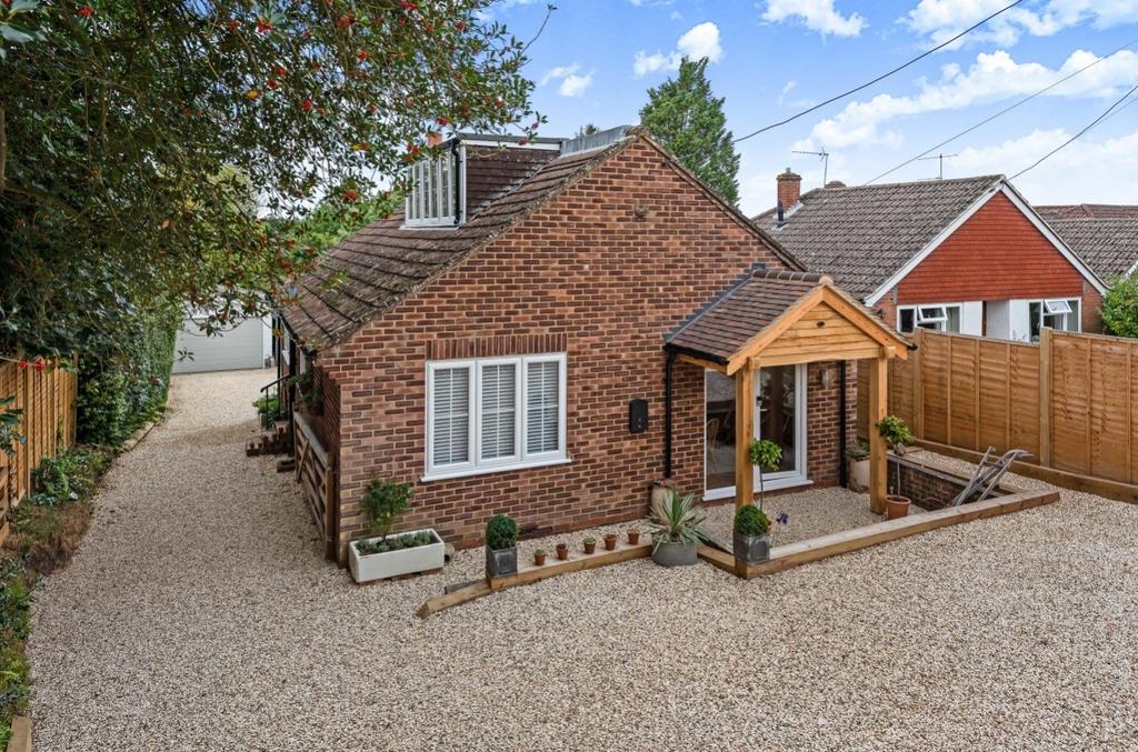 Fairlawn Road, Tadley RG26 3 bed detached house for sale £600,000