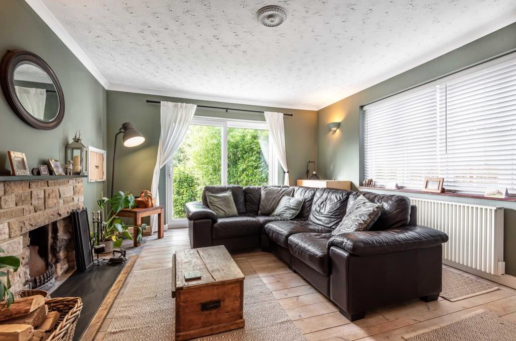 Fairlawn Road, Tadley RG26 3 bed detached house for sale £600,000