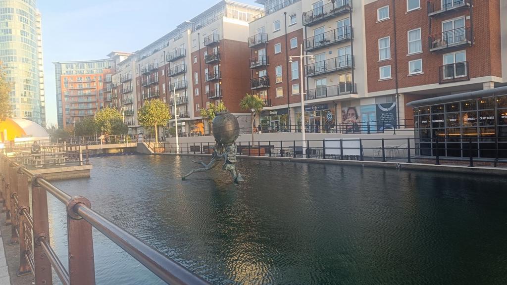 Gunwharf Quays Vernon Monument