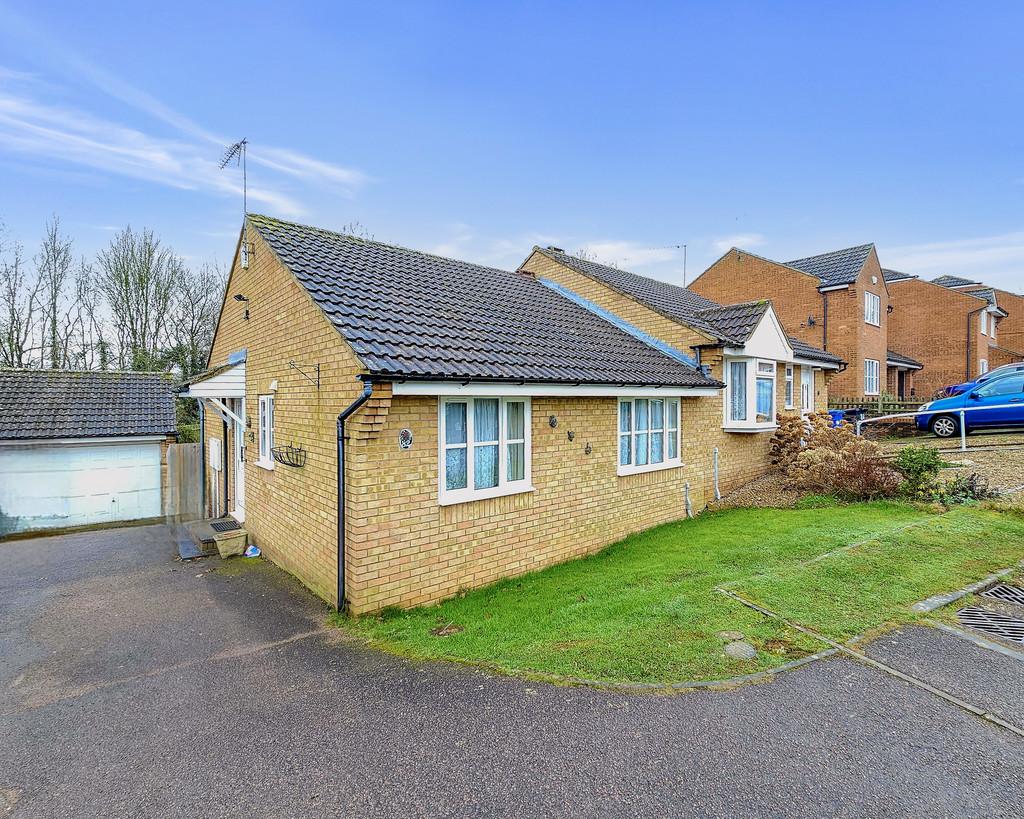 Horton Drive, Middleton Cheney 2 bed semidetached bungalow for sale