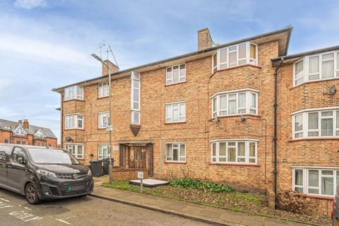 3 bedroom flat for sale, Longberrys, Cricklewood, London, NW2