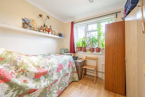 3 bedroom flat for sale, Longberrys, Cricklewood, London, NW2