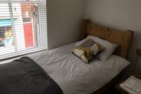 4 bedroom flat to rent, Burscough Street, Ormskirk