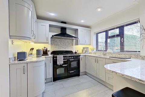 11 Longleat, Tamworth, B79 7US