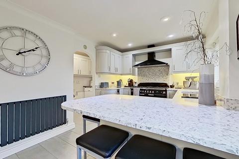 11 Longleat, Tamworth, B79 7US